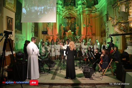Zobacz fotorelację  Koncertu Uwielbienia w Kościele parafialnym w Majdanie Królewskim, który się odbył 27 listopada 2017 r. Kliknij na zdjęcie, by zobaczyć więcej (117 zdjęć)