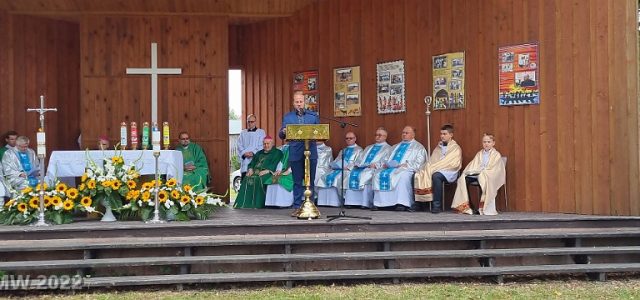 Fotorelacja z XV Dni Kardynała Adama Kozłowieckiego SJ – Huta Komorowska 04.09.2022 r. Msza św. i Koncert. 264 zdjęcia. http://www.majdankrolewski.eu/dni2022/dni2022.html